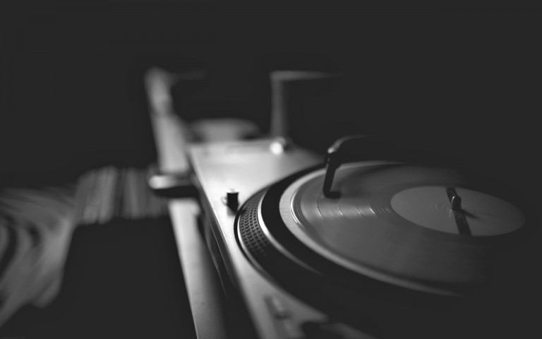 red-vinyl-disk-turntable-music-hd-wallpaper-zoomwalls ...